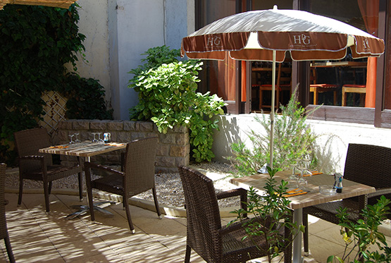 Terrasse du restaurant La Marmite à Soyons